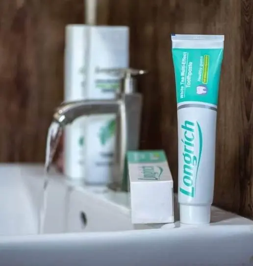 PATE-DENTIFRICE-AU-THE-BLANC3.webp
